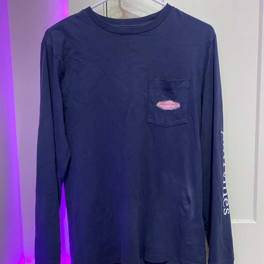 navy blue vineyard vines tee